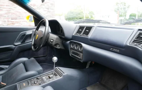1996 Giallo Berlinetta Manual 2.7 — photo 2